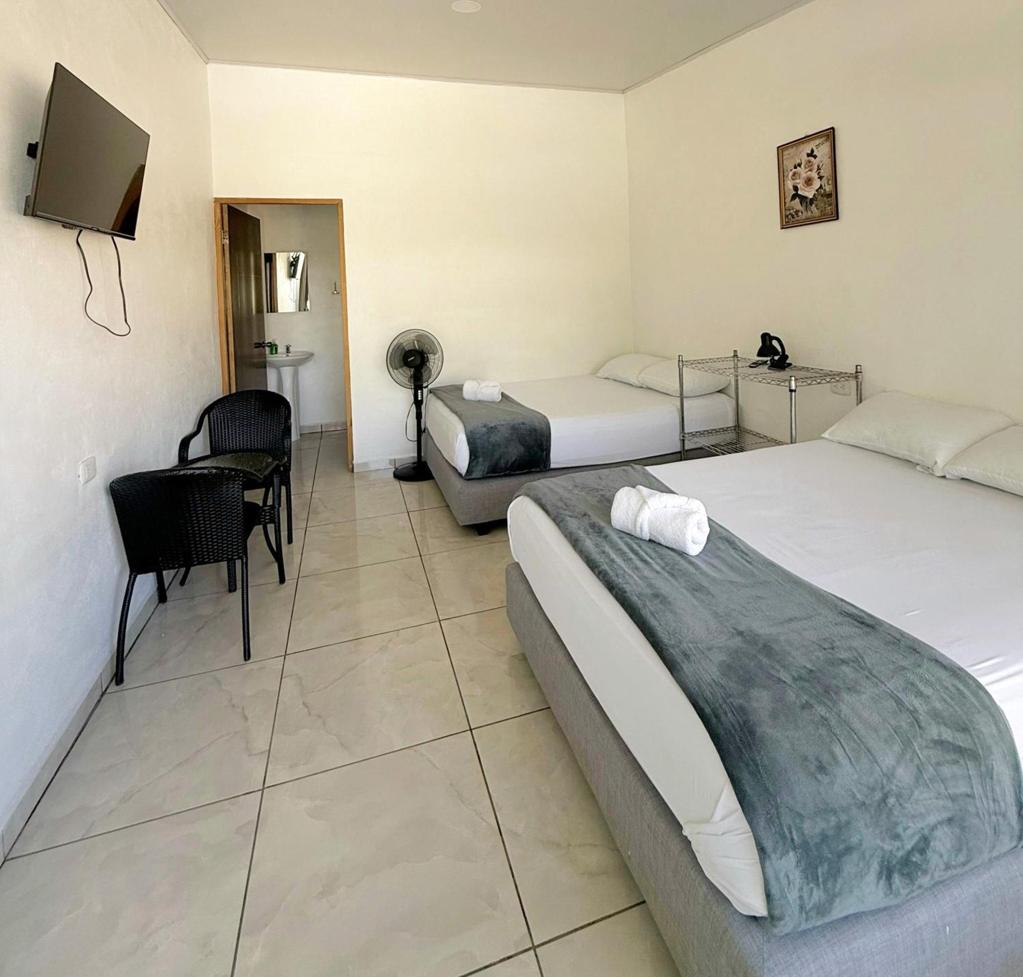 Cattleya Family Hotel Monteverde Exterior photo
